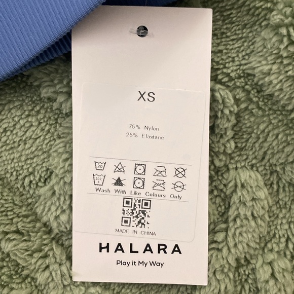 HALARA NWT CROPPED LONG-SLEEVE WORK OUT TOP - Picture 4 of 6